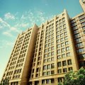 建筑密度较低、绿化率较高、小区内风景优美、景致宜人