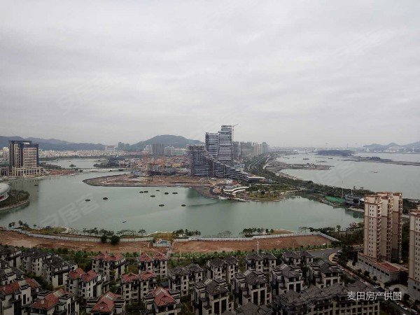 禹洲尊海!空中别墅,后一套!使用3层!无敌湖海双景!