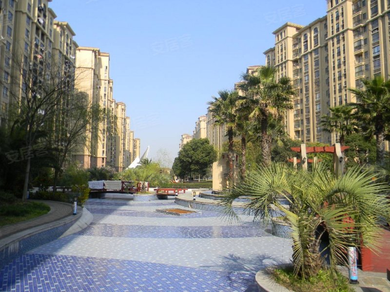 环球翡翠湾花园
